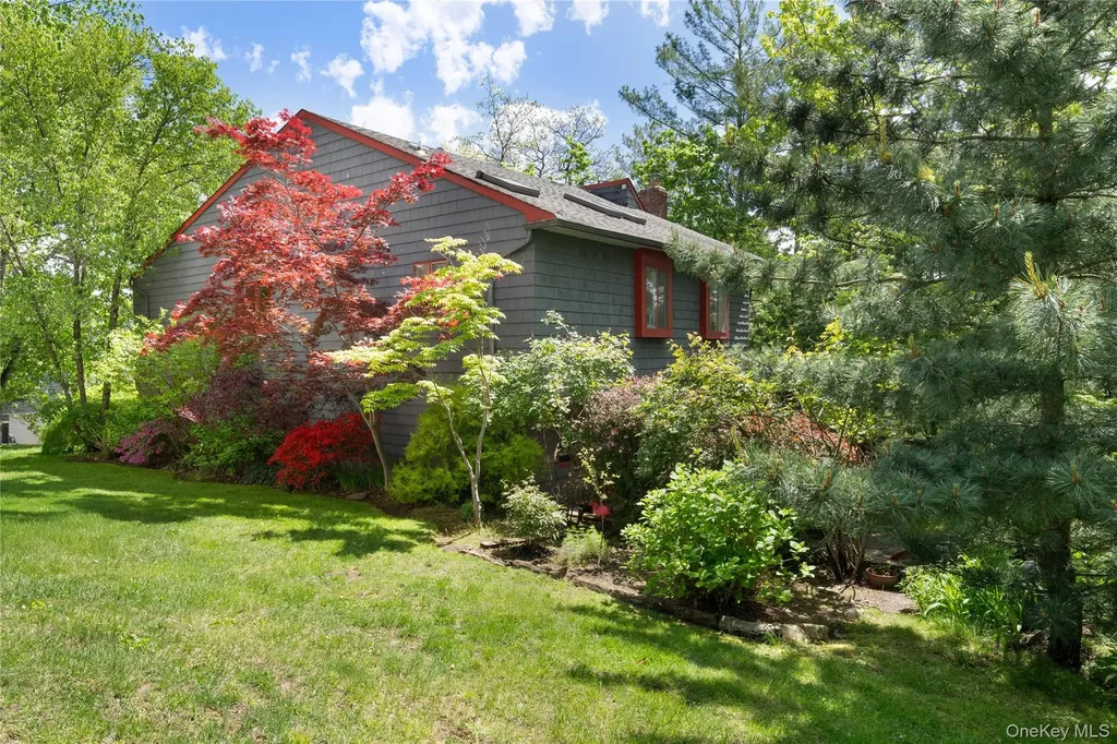284 Schenck Avenue Great Neck NY 11021