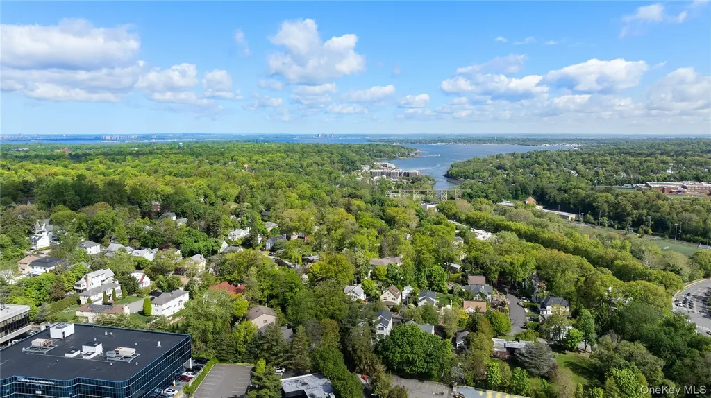 284 Schenck Avenue Great Neck NY 11021