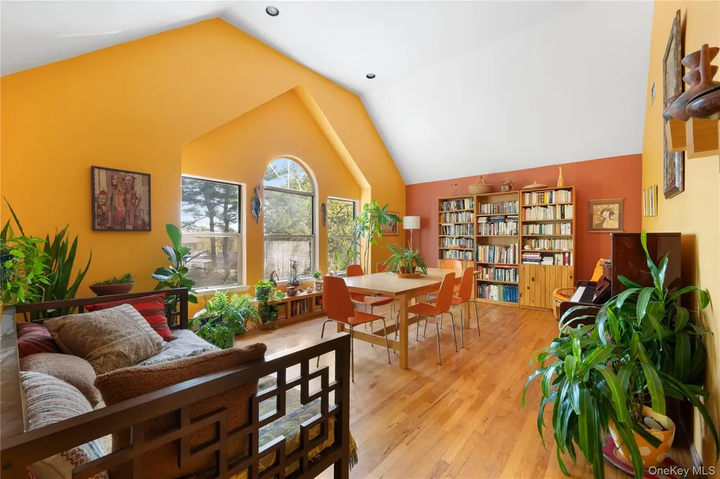 284 Schenck Avenue Great Neck NY 11021