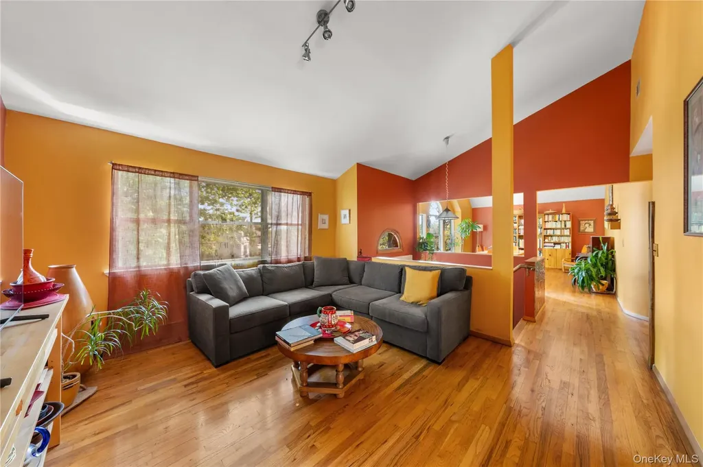 284 Schenck Avenue Great Neck NY 11021