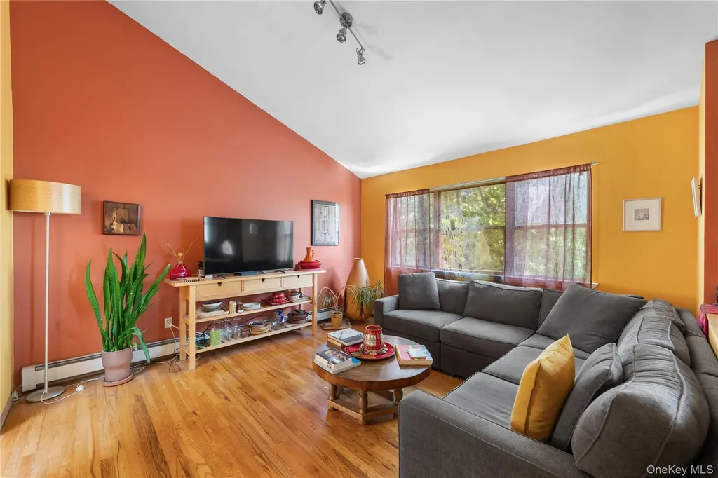 284 Schenck Avenue Great Neck NY 11021