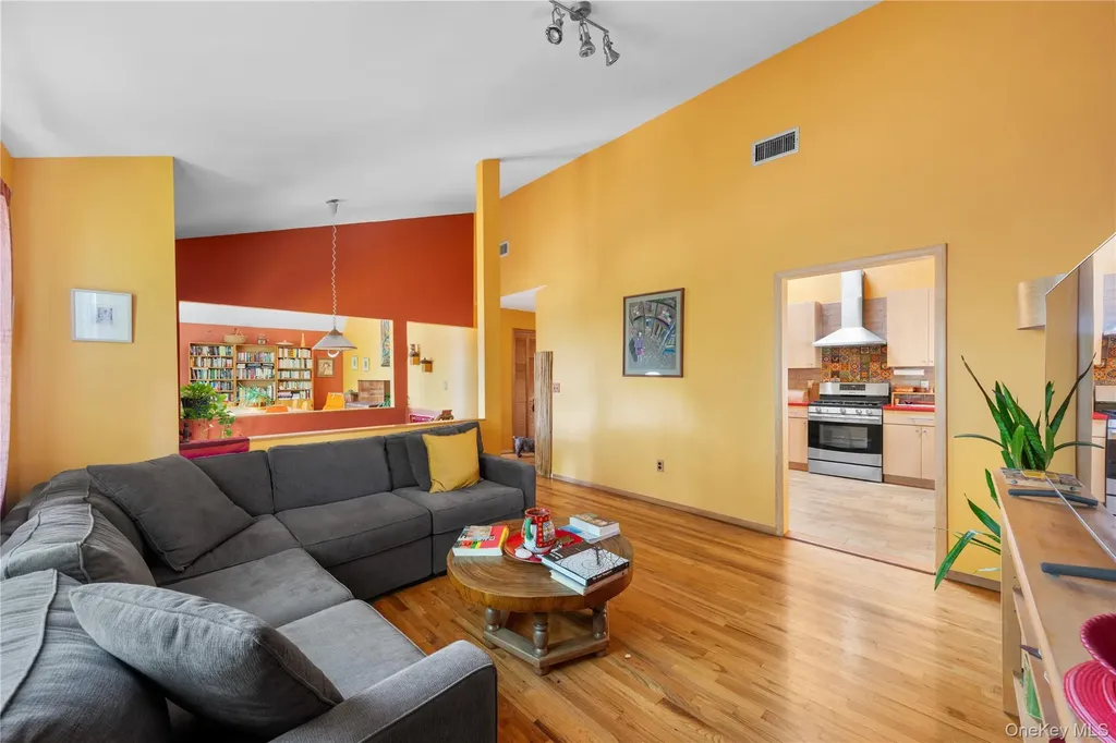 284 Schenck Avenue Great Neck NY 11021