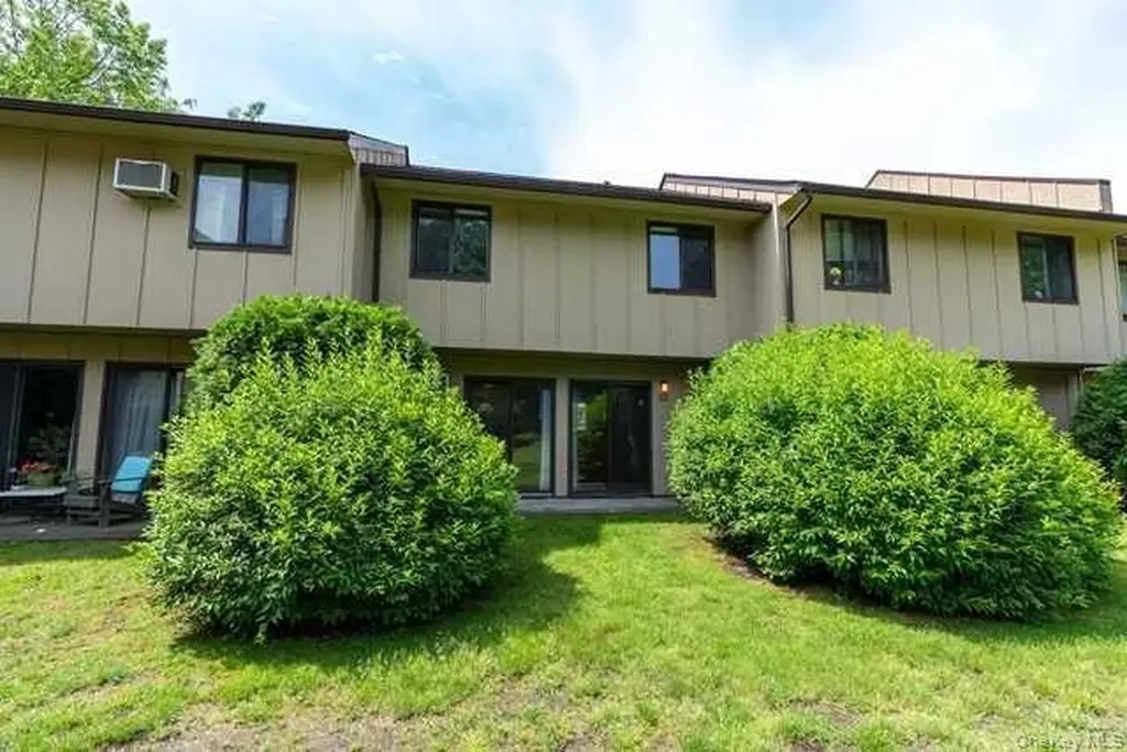 59 Hudson Heights Drive Poughkeepsie NY 12601
