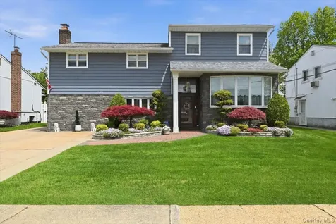 244 Mercury Street East Meadow NY 11554