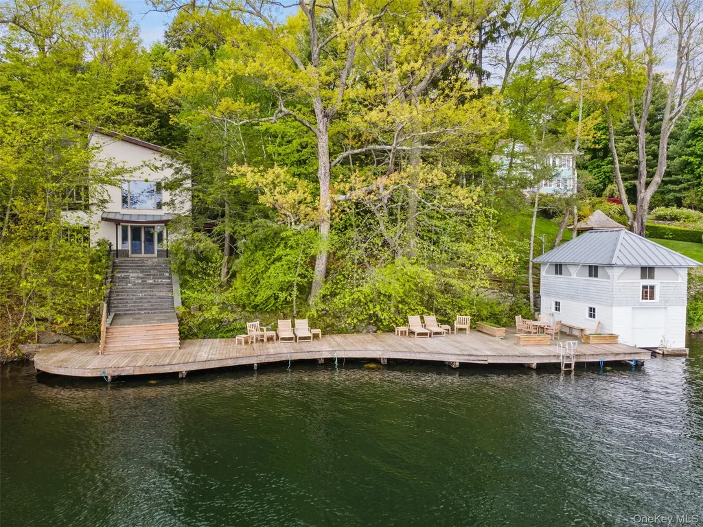 324 W Lake Boulevard Mahopac NY 10541