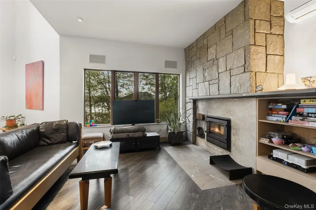 324 W Lake Boulevard Mahopac NY 10541