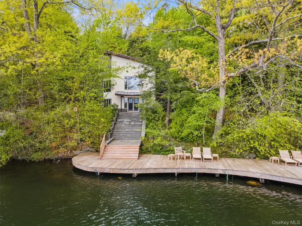 324 W Lake Boulevard Mahopac NY 10541