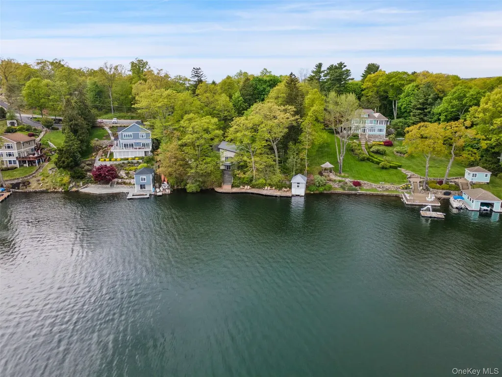 324 W Lake Boulevard Mahopac NY 10541
