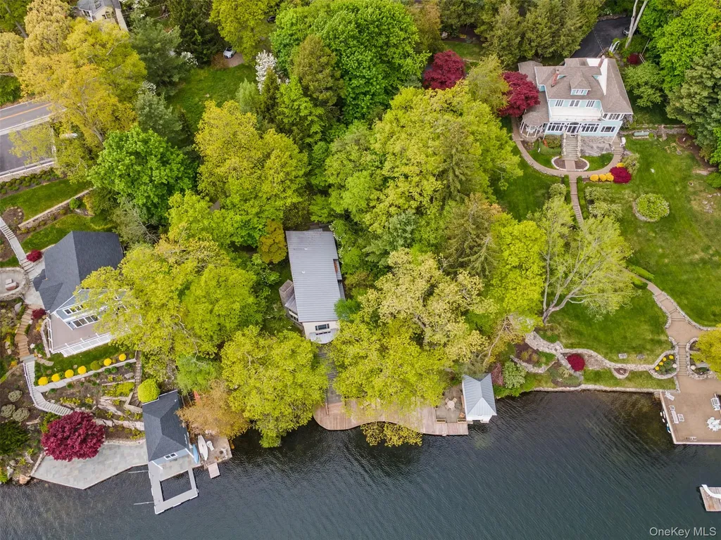 324 W Lake Boulevard Mahopac NY 10541