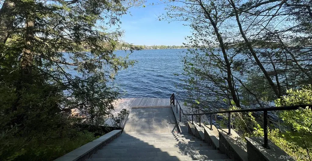 324 W Lake Boulevard Mahopac NY 10541
