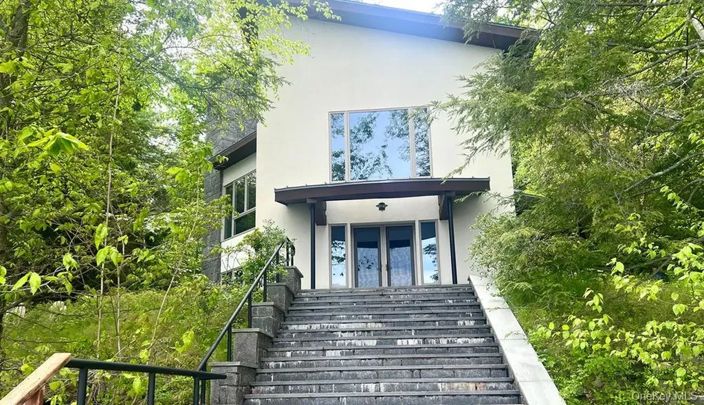 324 W Lake Boulevard Mahopac NY 10541