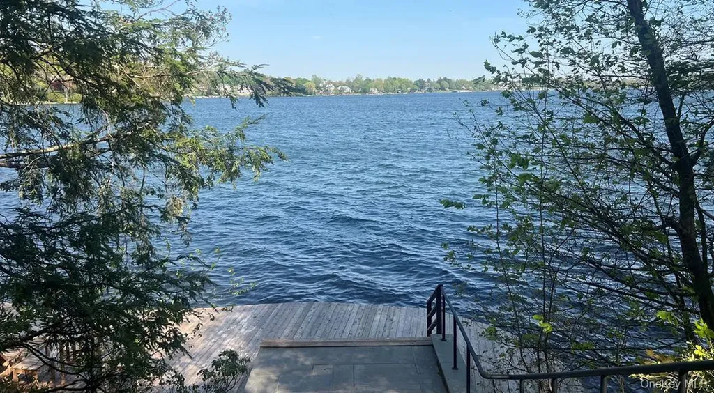 324 W Lake Boulevard Mahopac NY 10541