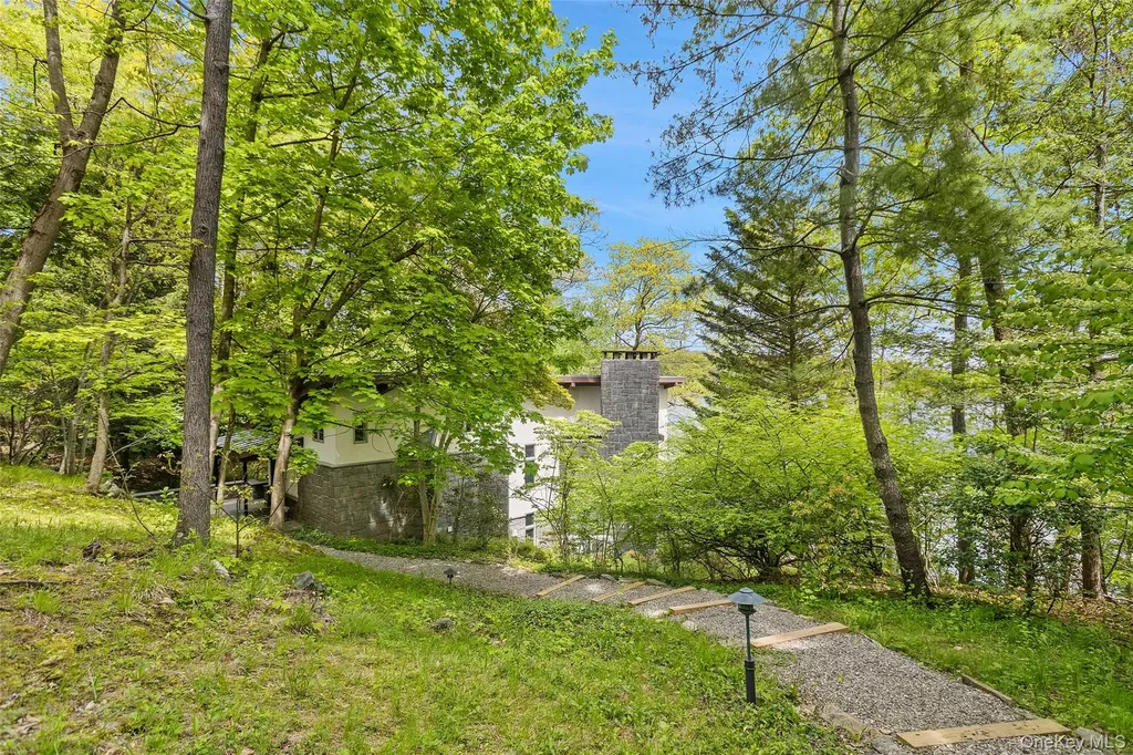 324 W Lake Boulevard Mahopac NY 10541