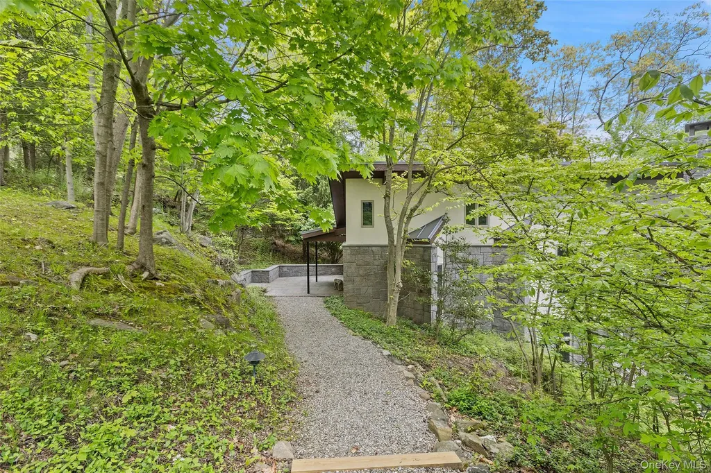 324 W Lake Boulevard Mahopac NY 10541