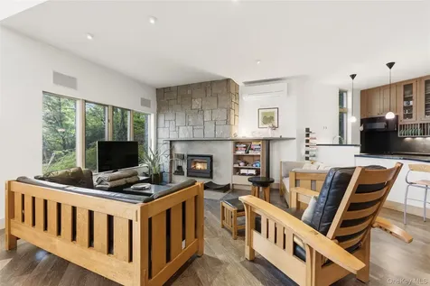 324 W Lake Boulevard Mahopac NY 10541