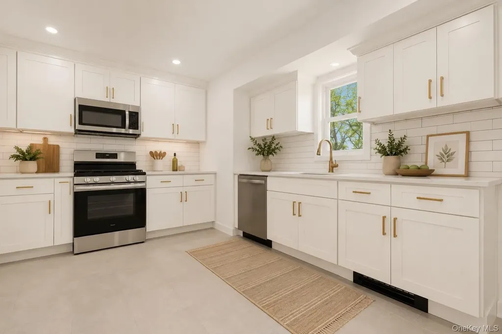 28 Gabon Lane Coram NY 11727
