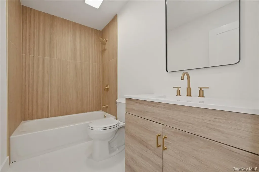 28 Gabon Lane Coram NY 11727