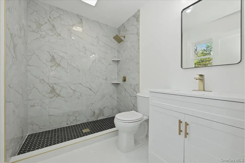 28 Gabon Lane Coram NY 11727