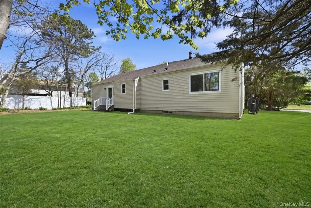 28 Gabon Lane Coram NY 11727