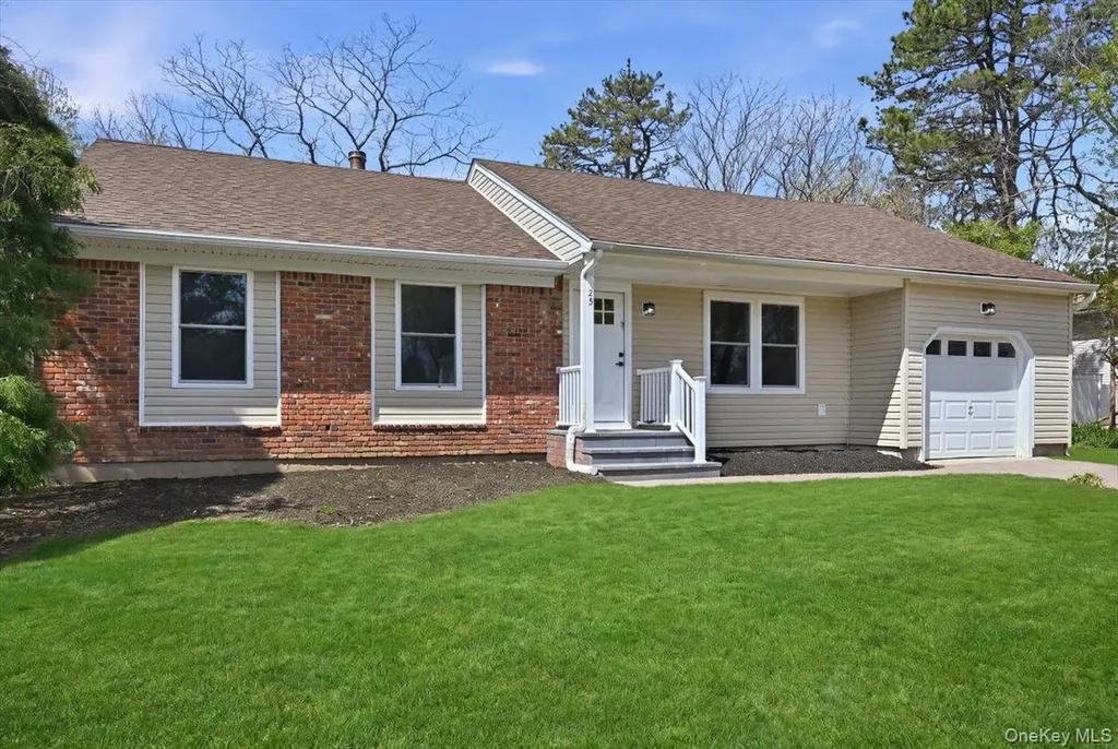 28 Gabon Lane Coram NY 11727