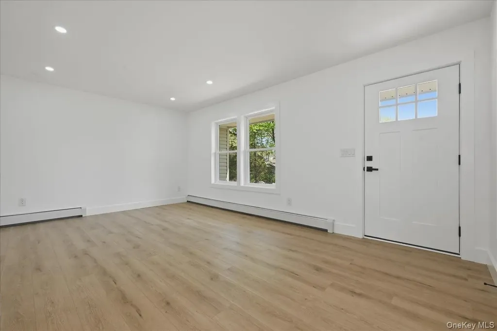 28 Gabon Lane Coram NY 11727