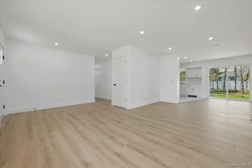 28 Gabon Lane Coram NY 11727