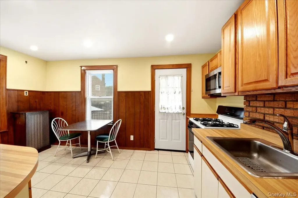1432 Hobart Avenue Bronx NY 10461