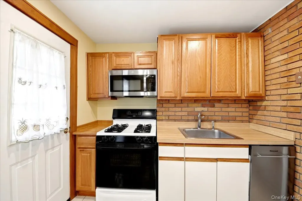 1432 Hobart Avenue Bronx NY 10461