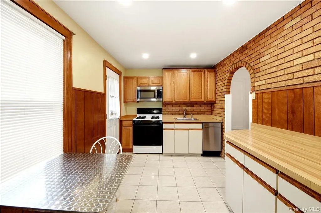 1432 Hobart Avenue Bronx NY 10461