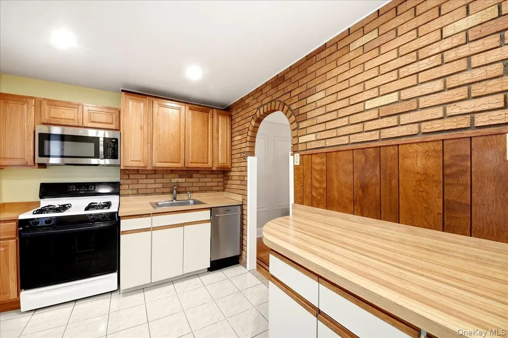 1432 Hobart Avenue Bronx NY 10461