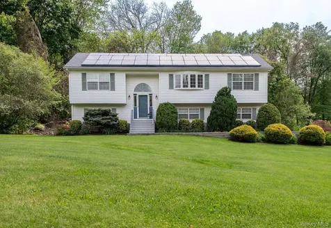 17 Verplanck Avenue Hopewell Junction NY 12533