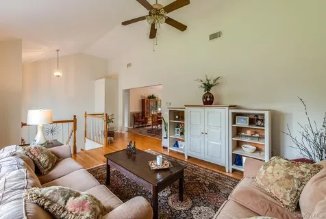 17 Verplanck Avenue Hopewell Junction NY 12533