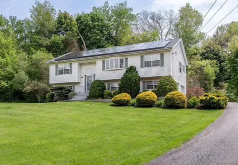 17 Verplanck Avenue Hopewell Junction NY 12533