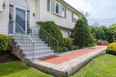 17 Verplanck Avenue Hopewell Junction NY 12533