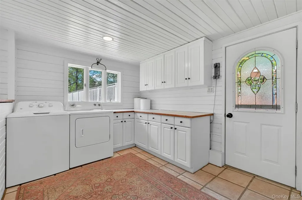 7 Ridgewood Terrace Poughkeepsie NY 12603