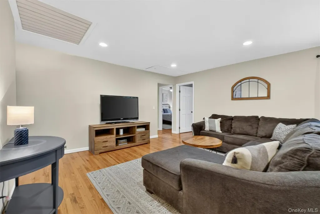 7 Ridgewood Terrace Poughkeepsie NY 12603