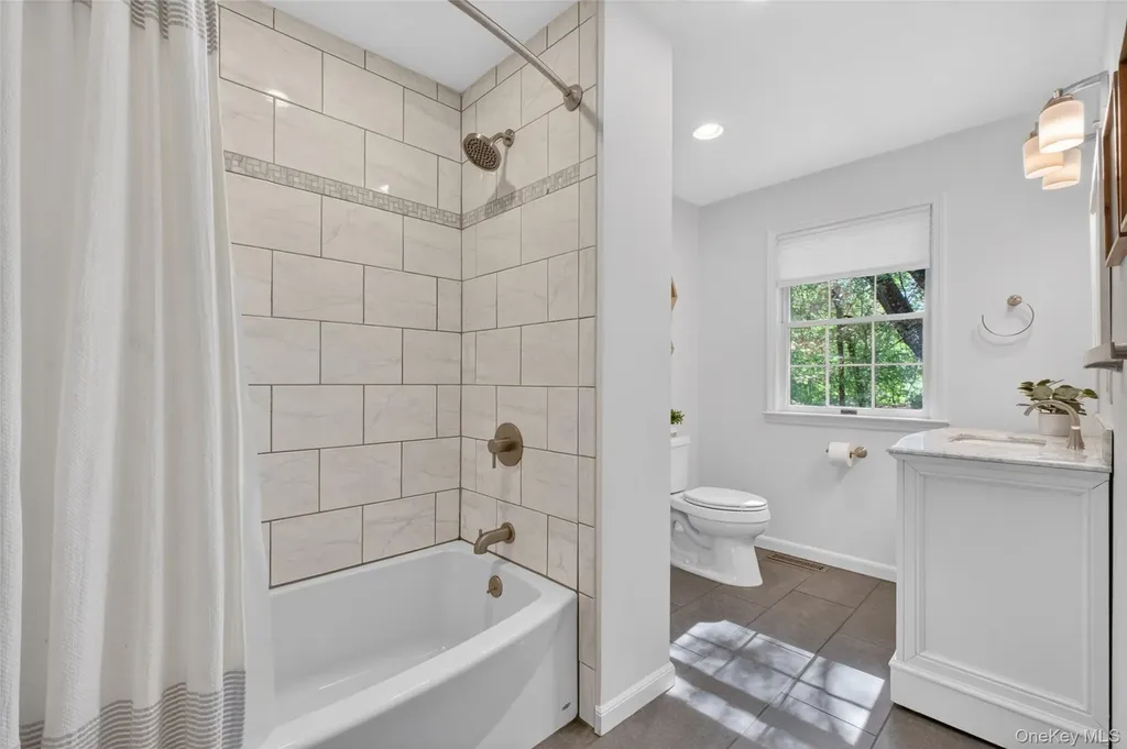 7 Ridgewood Terrace Poughkeepsie NY 12603
