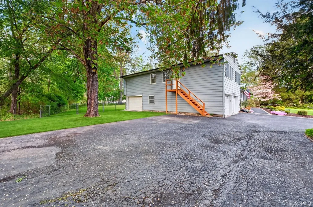 7 Ridgewood Terrace Poughkeepsie NY 12603