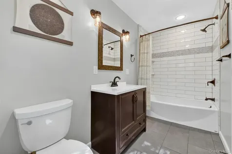 7 Ridgewood Terrace Poughkeepsie NY 12603