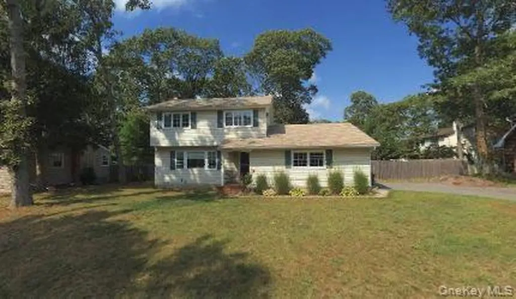 43 Vanderbilt Avenue Saint James NY 11780