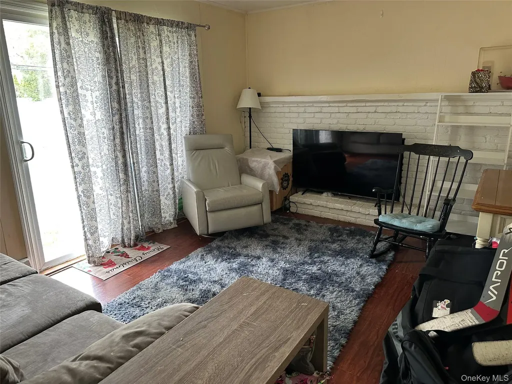 43 Vanderbilt Avenue Saint James NY 11780