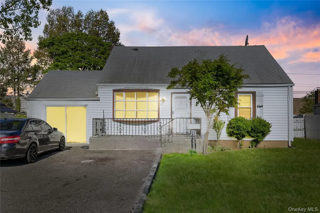 47 Cardinal Road Levittown NY 11756
