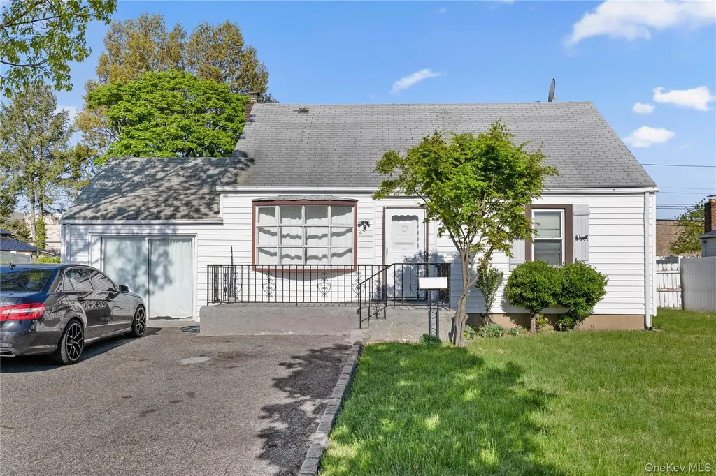 47 Cardinal Road Levittown NY 11756