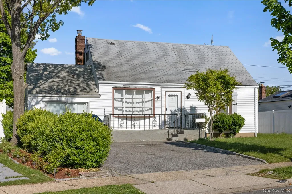 47 Cardinal Road Levittown NY 11756