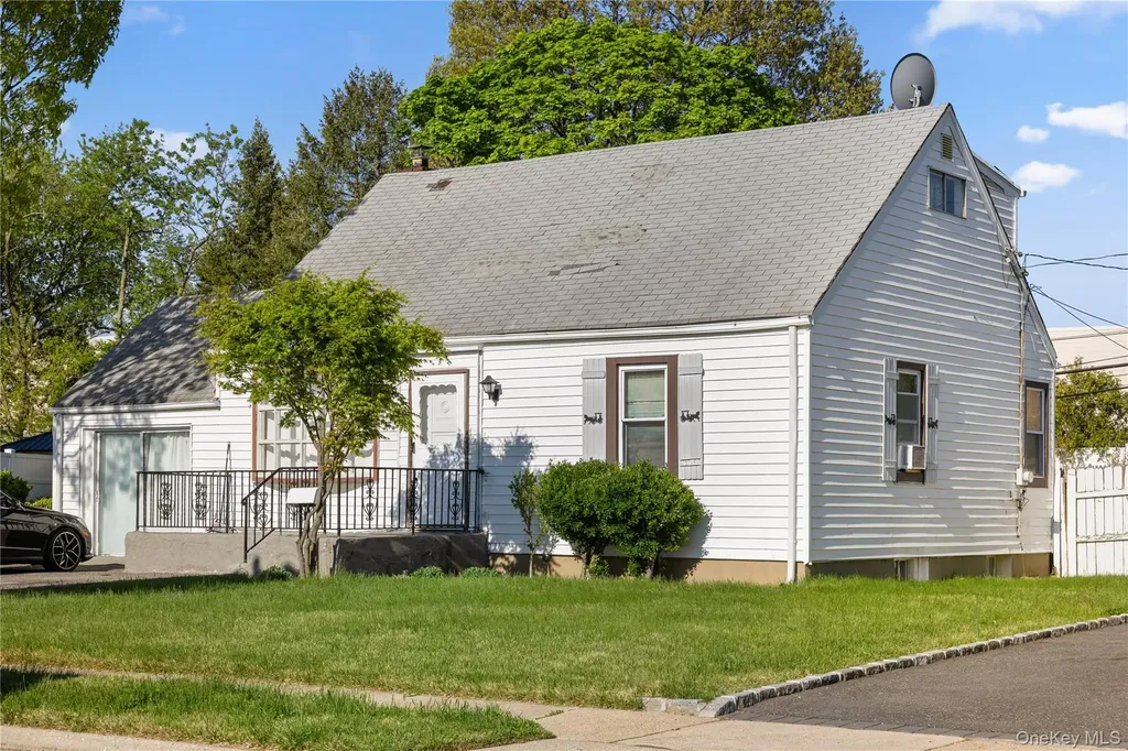 47 Cardinal Road Levittown NY 11756