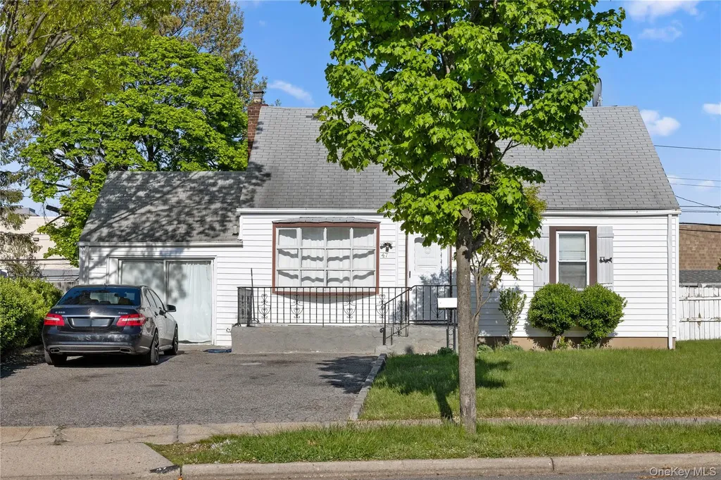 47 Cardinal Road Levittown NY 11756