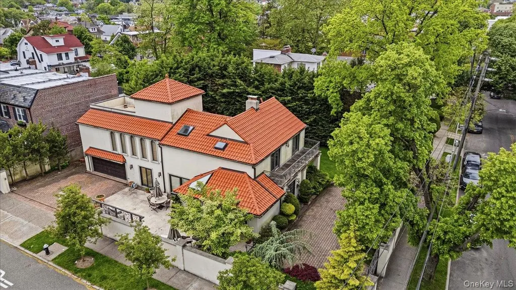 15470 Powells Cove Boulevard Beechhurst NY 11357