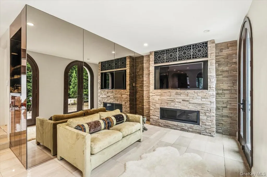 15470 Powells Cove Boulevard Beechhurst NY 11357
