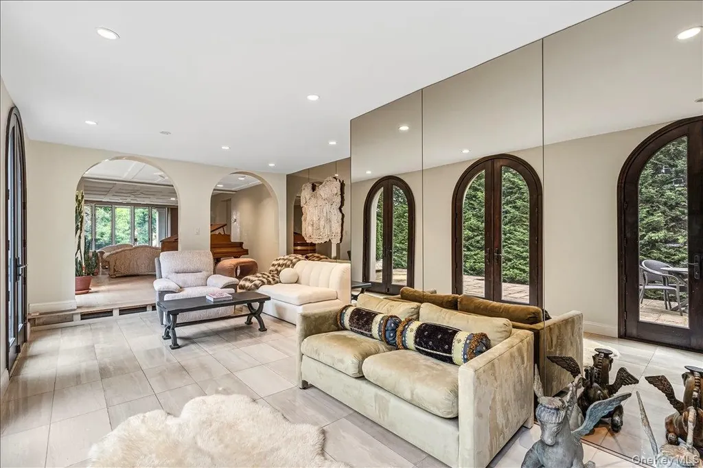 15470 Powells Cove Boulevard Beechhurst NY 11357