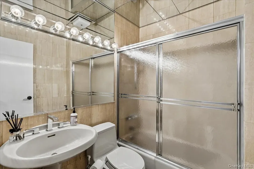 15470 Powells Cove Boulevard Beechhurst NY 11357